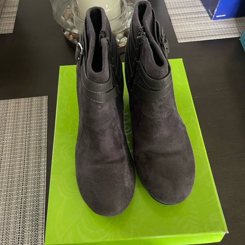 Dress shoes